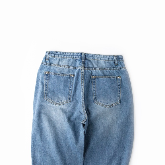 NWT ♡ High Rise Mid Wash Mom Jeans, Size 8, SALE! - Picture 5 of 6